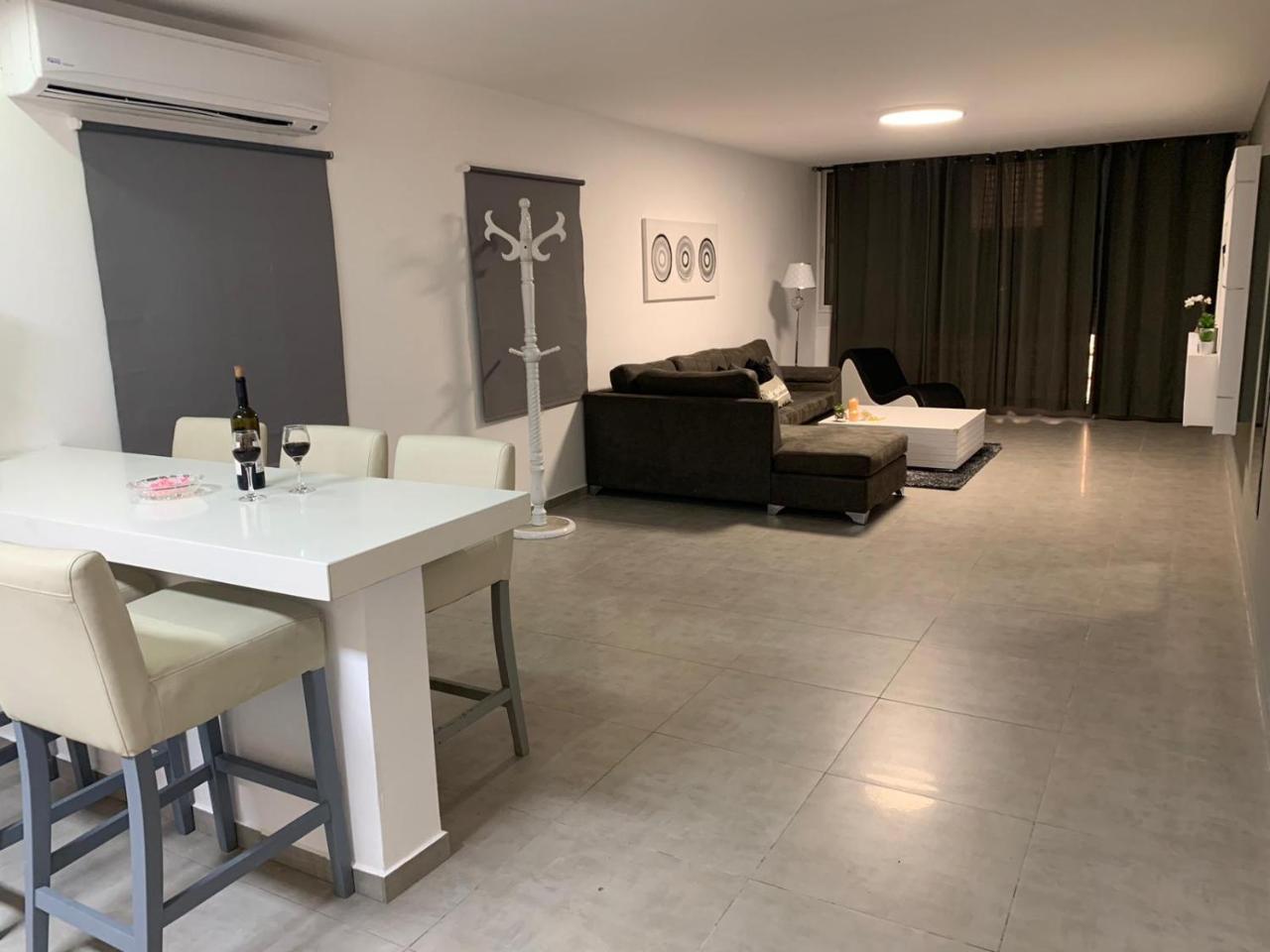 Spat Apartments Bat Yam Buitenkant foto