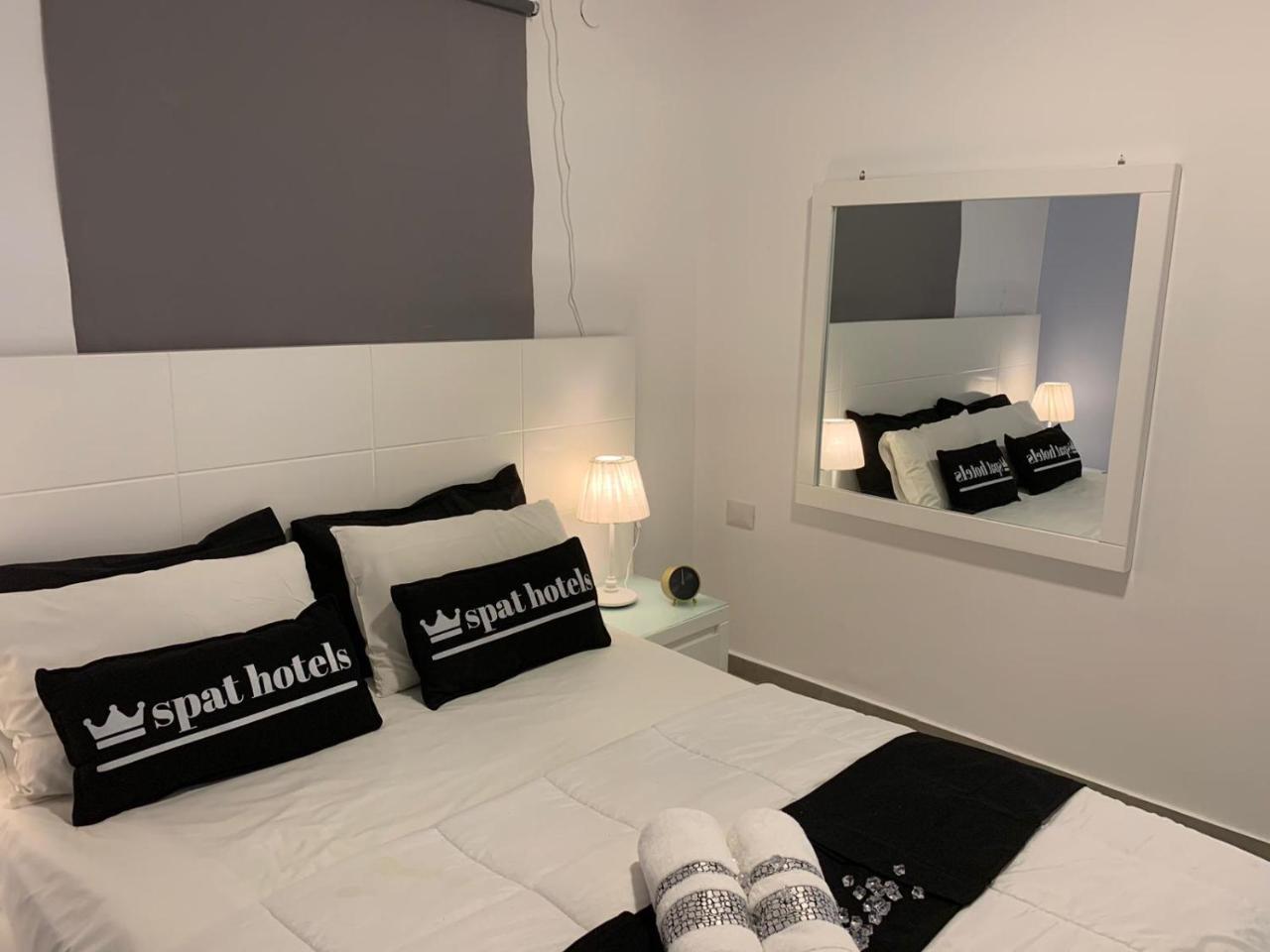 Spat Apartments Bat Yam Buitenkant foto