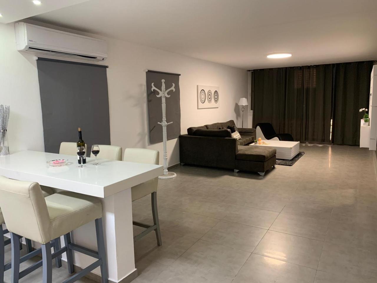 Spat Apartments Bat Yam Buitenkant foto