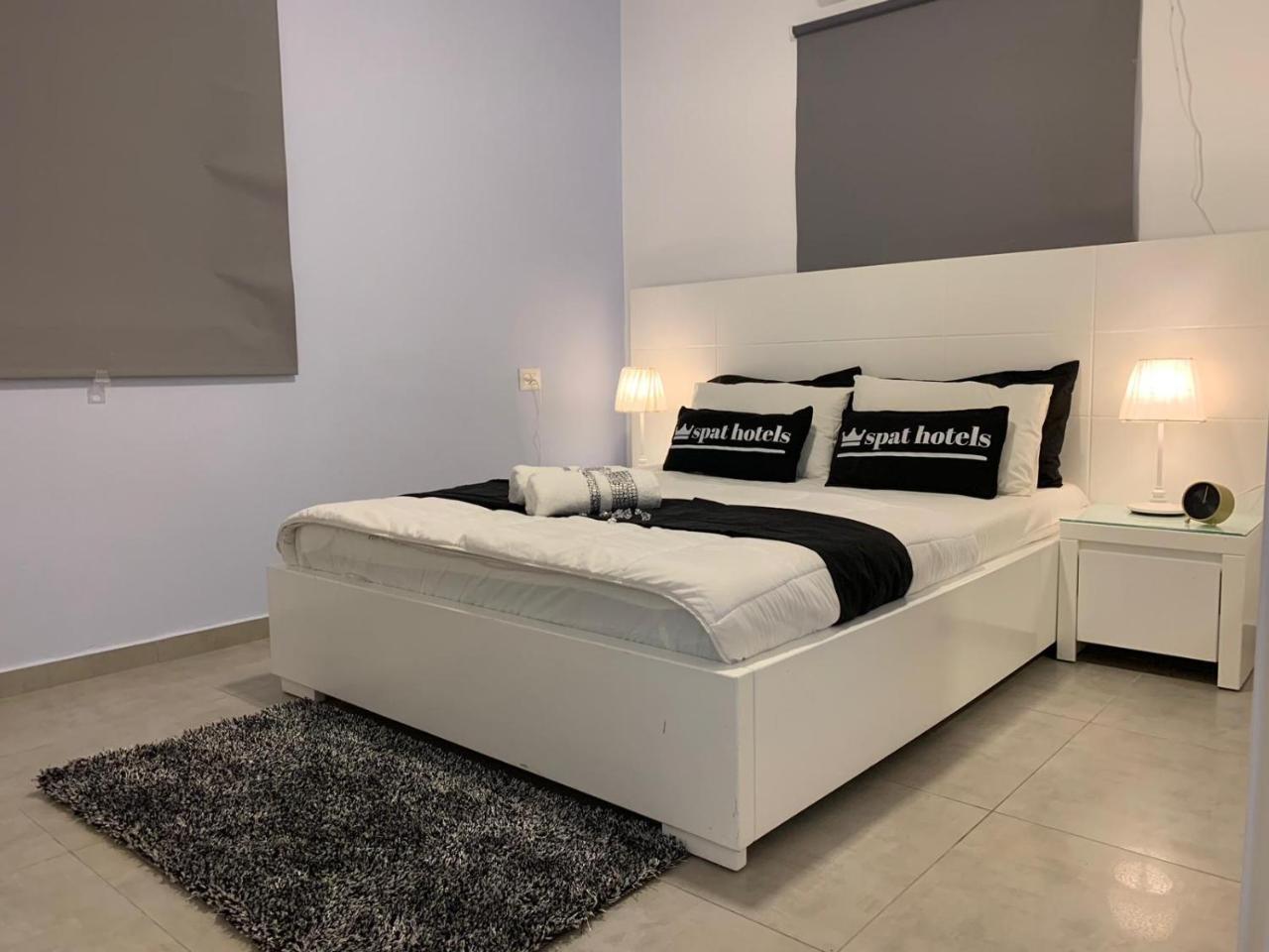 Spat Apartments Bat Yam Buitenkant foto
