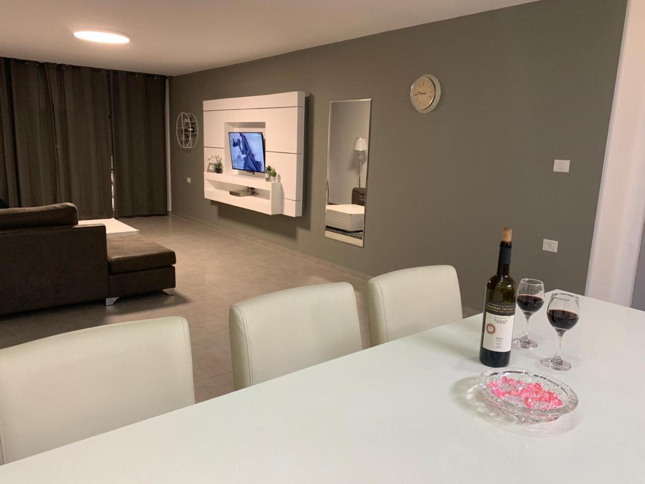 Spat Apartments Bat Yam Buitenkant foto