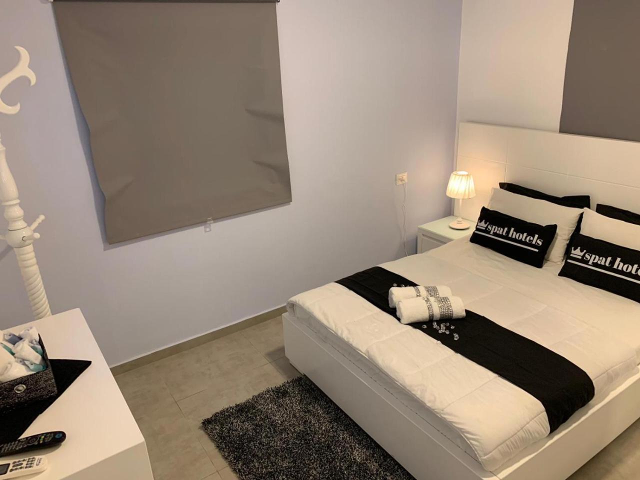 Spat Apartments Bat Yam Buitenkant foto