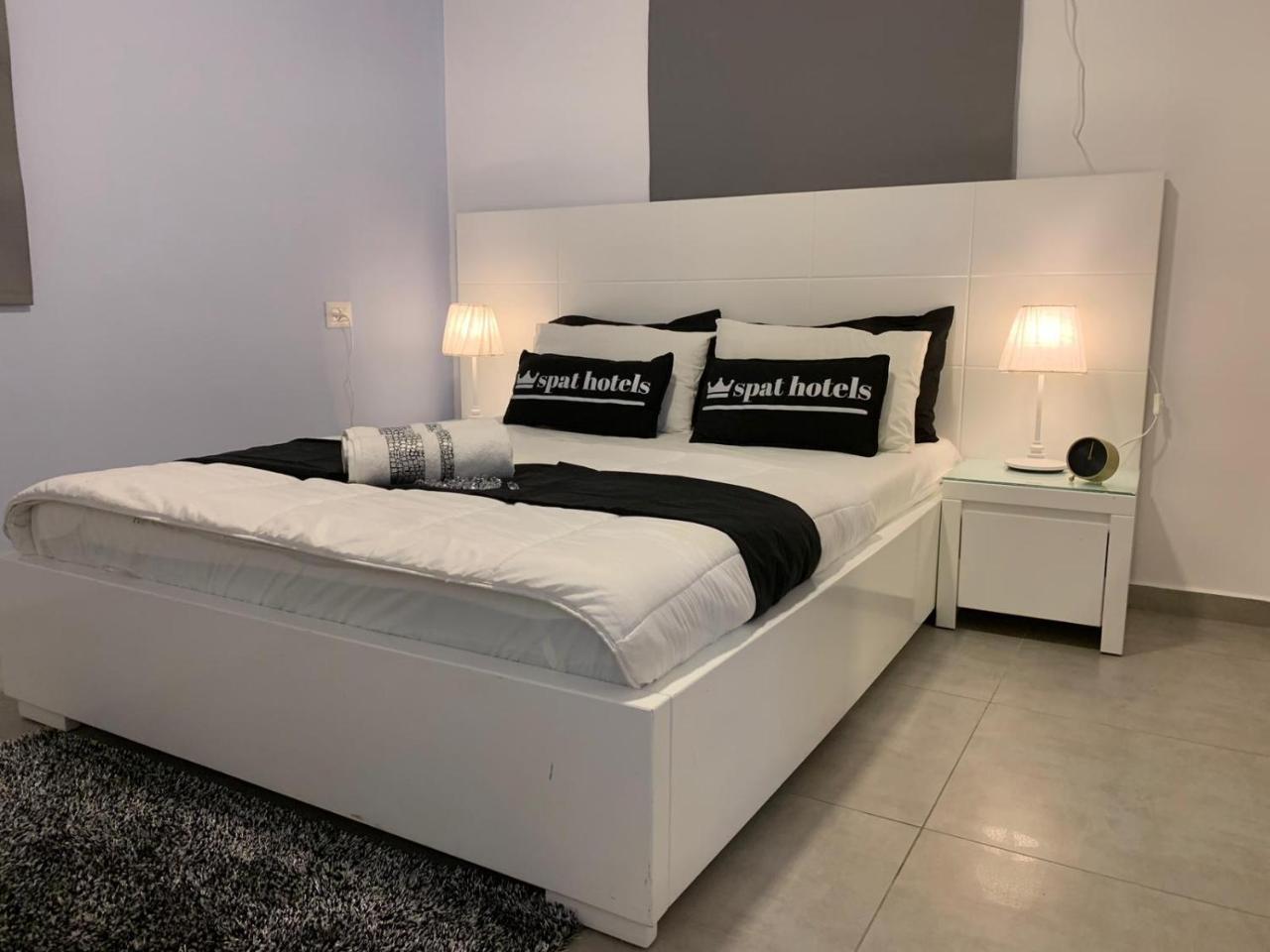 Spat Apartments Bat Yam Buitenkant foto