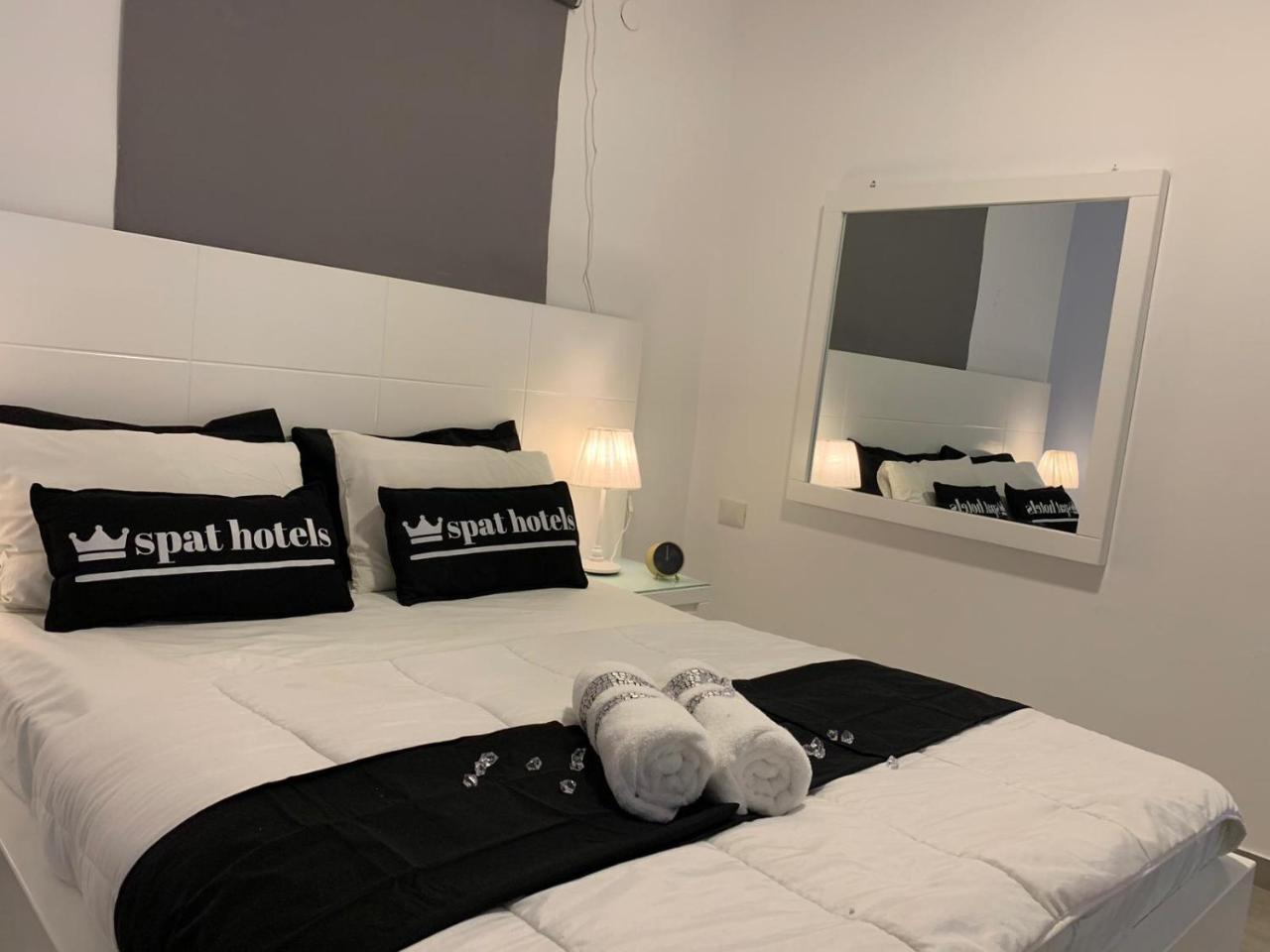 Spat Apartments Bat Yam Buitenkant foto