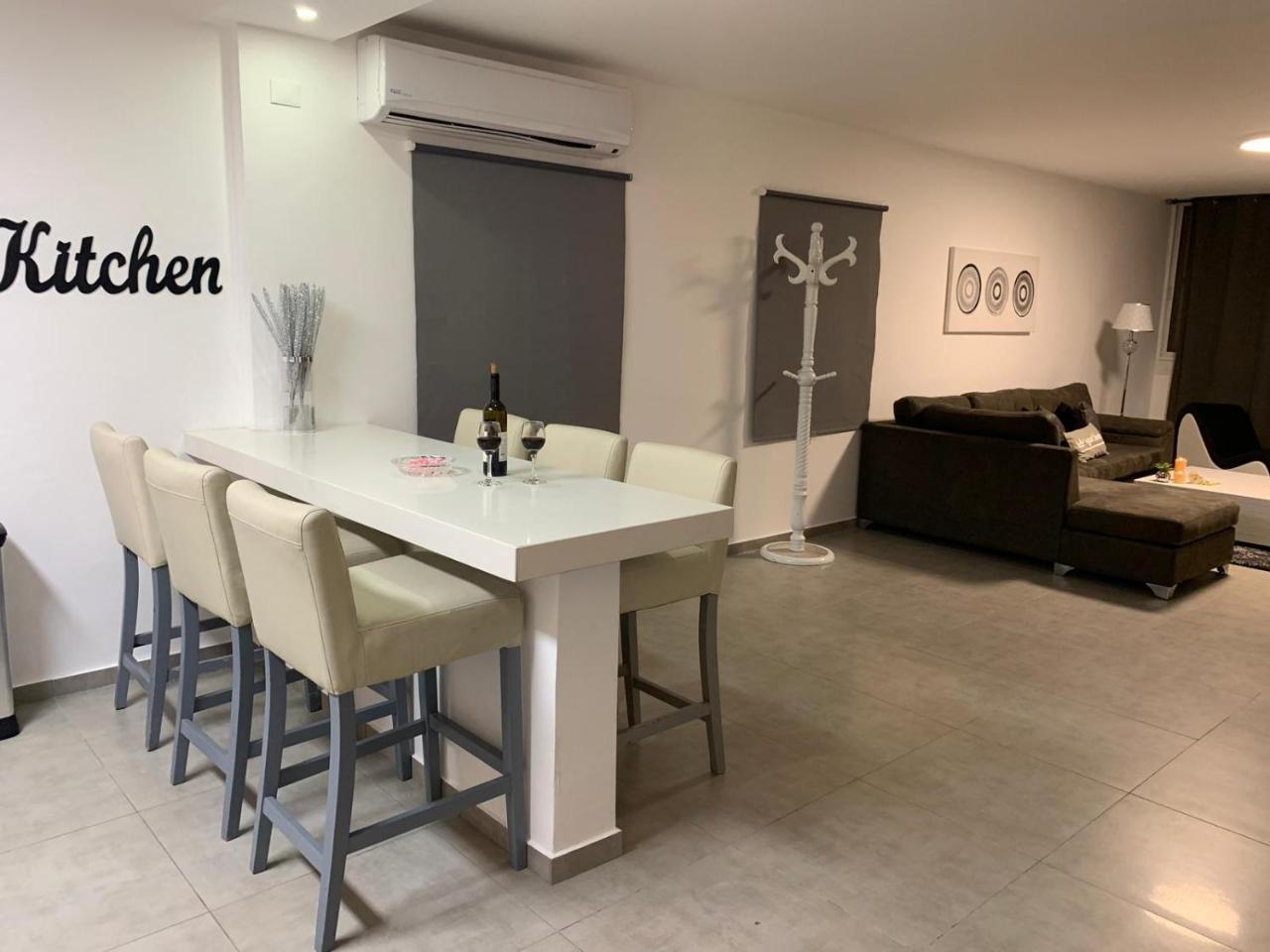 Spat Apartments Bat Yam Buitenkant foto