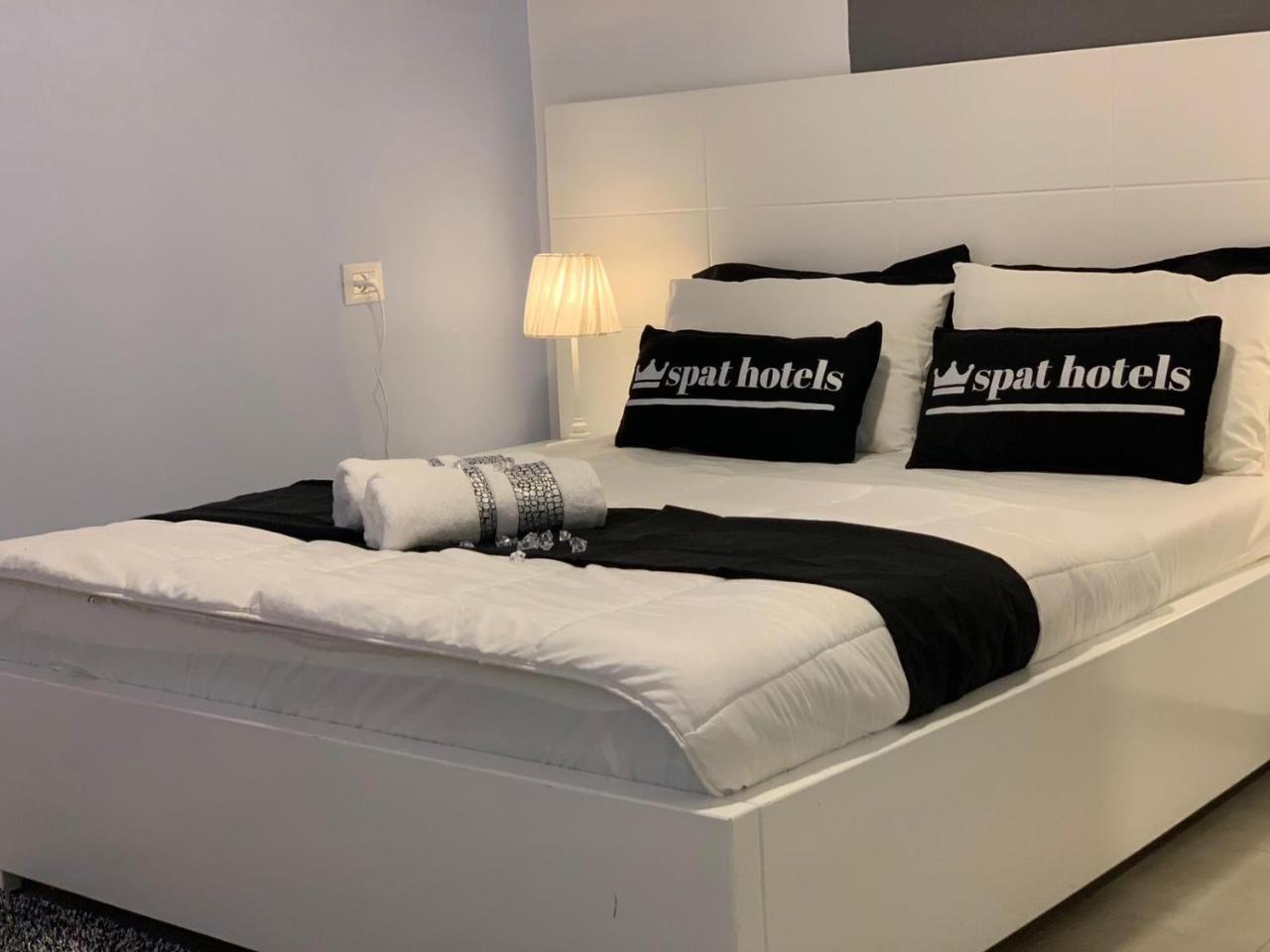 Spat Apartments Bat Yam Buitenkant foto