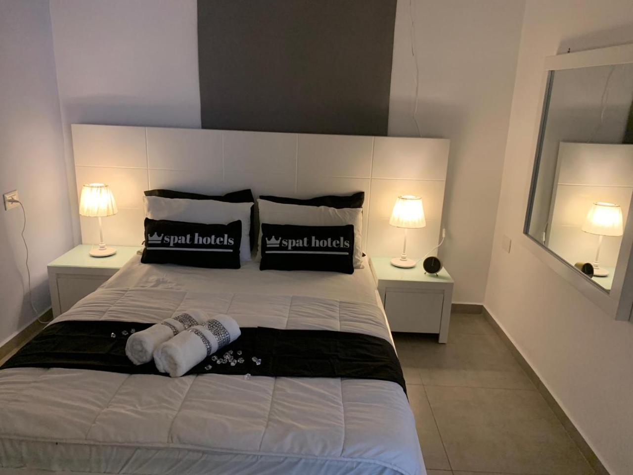 Spat Apartments Bat Yam Buitenkant foto
