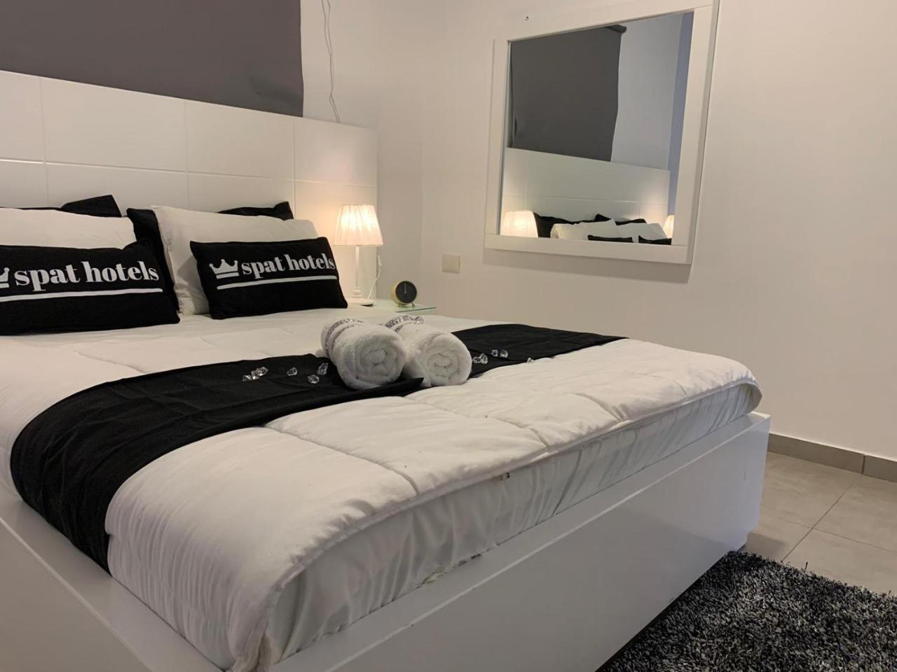 Spat Apartments Bat Yam Buitenkant foto